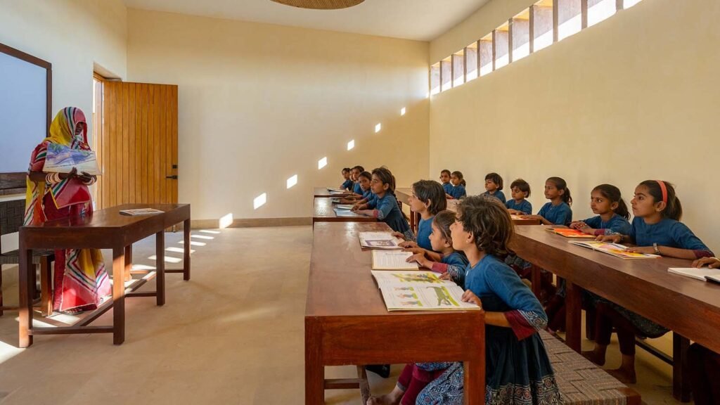 dsc 2217 editrajkumari ratnavati girls school by diana kellogg architects ar deserts